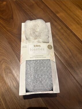 totes Toasties Knitted Booties - Gray & Cream Faux-Fur